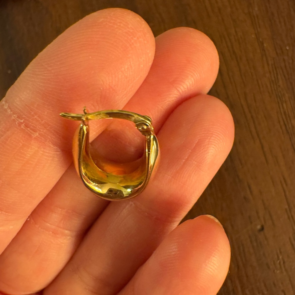 Solid 14k gold teardrop hoops - Picture 8 of 12